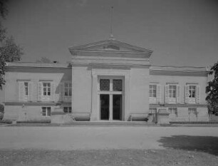 Potsdam. Sanssouci, Schloß Charlottenhof, Eingangsfront