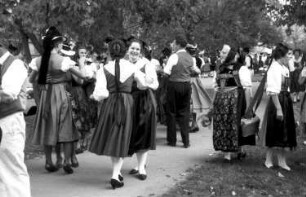 Basel (Schweiz): Trachtengruppe Kehl tanzt