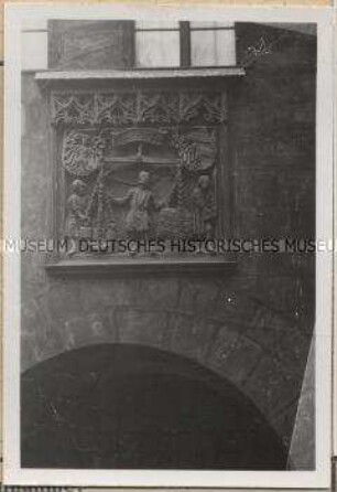 Nürnberg, Relief an der alten Stadtwaage