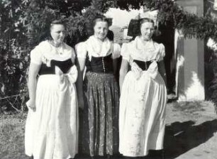 Hochzeitstracht der katholischen Sorben : Kleidung - katholische Tracht. Ort: Lejpold / Leopoldschenke. Hochzeitstracht.