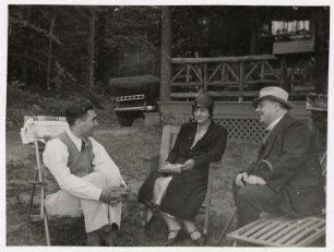 Max Schmeling und Generalkonsul Paul Schwarz im Trainingscamp in Kingston, New York. links: Max Schmeling, rechts: Generalkonsul Paul Schwarz