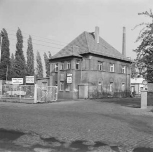 Coswig, Dresdner Straße : Coswig. Meißner Transport GmbH, Niederlassung Coswig, Dresdner Straße 104. Straßenansicht