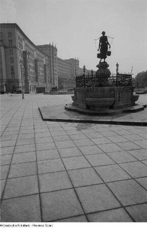 Ringbebauung am Roßplatz mit Blick auf den Mägdebrunnen