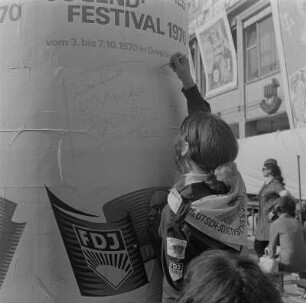 Dresden. Deutsch-Sowjetischen Jugendfestival 1970, Litfaßsäule zum Beschreiben