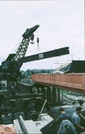 Stuttgart Zuffenhausen Neubau Brücke 2035 Kranwagen Brückenträger Bautrupp