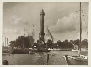 Osternothafen bei Swinemünde. Hafen. In der Bildmitte der 68 m hohe Leuchtturm - der höchste Leuchturm an der Ostsee