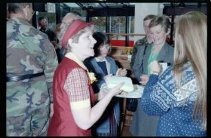 Fotografie: Eröffnung einer Burger King Filiale an der Truman Plaza in Berlin-Dahlem