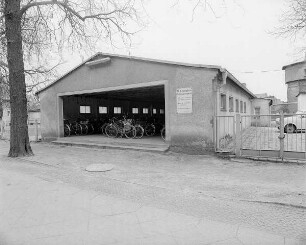 Forst, Bahnhof, massiver Fahrradschuppen