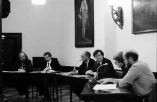 Freiburg: Kaufhaussaal, Podiumsdiskussion, gesamt, Kunibertas Dobrovolskis; Prof. Dr. Helmut Büsse, Liturgiewissenschaft; Alfons Ruf, Dekan; Udo Hildenbrand, Diözesanpräses; Brigitte Fröhlich; Michael Maier, Pfarrgemeinderat