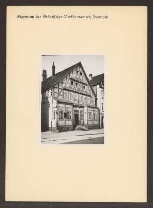Ehemaliges Haus Malermeister Helle, heute Volkshochschule. Detmold. Krumme Straße