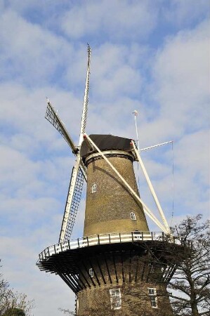 Leiden - Windmühle : Diese Windmühle steht am Rande der Altstadt, aufgenommen am 6. April 2010 in Leiden