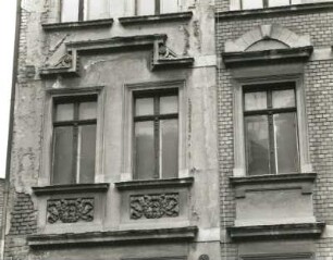 Görlitz, Brautwiesenstraße 23. Wohnhaus (1898). Obergeschossfenster