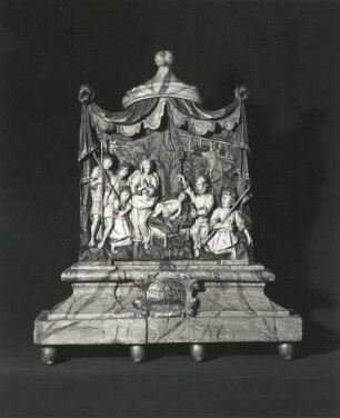 Krippe : Krippe. Holz, bemalt; 57 /40 cm. 1. Hälfte 18. Jh. Bockau. Dorfkirche