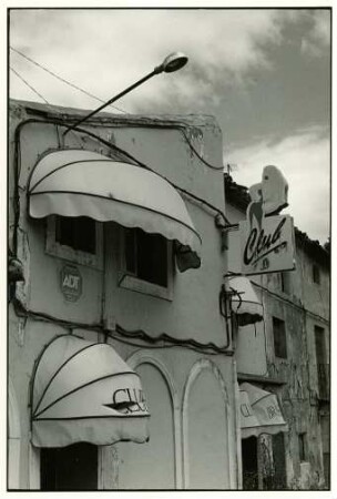 Ripoll. Hausfassade eines Clubs