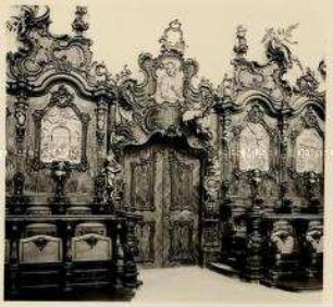 Zwiefalten, Pfarr- und Wallfahrtskirche Münster Unserer Lieben Frau, Chorgestühl, Eingang zur Sakristei