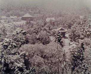 "Tōdai-ji-Tempel, von der Halle des großen Buddha aus gesehen" aus der Serie "Yamato-ji" (Weg von Yamato)