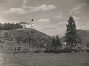 Italien, Südtirol. Lajen am Eingang in das Grödental mit Blick auf Langkofel und Sella
