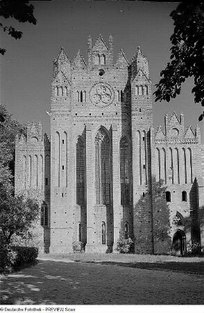 Chorin. Zisterzienserkloster (1334 geweiht), Westfassade