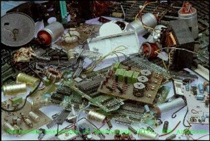 Sammlung von ausgedienten Elektrobauteilen zur Müllverwertung
