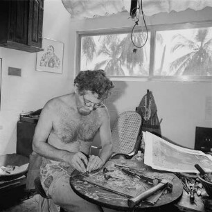 Salvador (Bahia). Der Maler und Graphiker Hansen-Bahia (1915-1978) bei der Arbeit