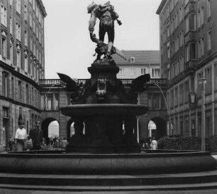 Dresden. Gänsediebbrunnen von Robert Diez (1878)