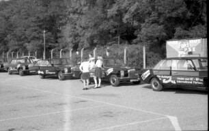 Freiburg: Flugplatz, Taxikolonne mit Peggy March, Aufschriften