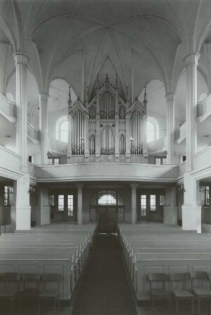 Auerbach/Vogtl., Lorenzkirche. Inneres zur Orgel (1840)