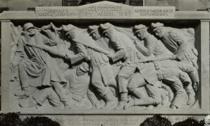 Denkmal für die Dresdener Jäger 1914-1918 : Wrba, Georg: Denkmal für die Dresdener Jäger 1914-1918 (Jägerdenkmal). Sandstein. 1925. Dresden-Johannstadt, Sachsenplatz, vor dem Hauptportal der Jägerkaserne