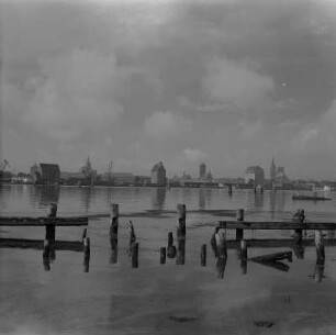 Stralsund. Panorama der Stadt über den Strelasund