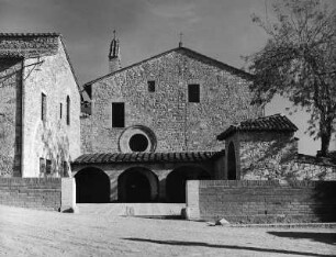 Assisi. San Damiano (vor 1030, 1205/1210 und um 1516). Hauptfassade