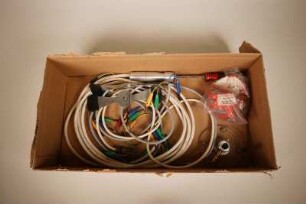 Box mit Kleinteilen MÜ04-18