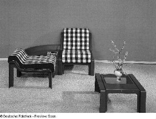 Sessel mit Fußhocker und Beistelltisch (1981; Petrolchemisches Kombinat Schwedt)
