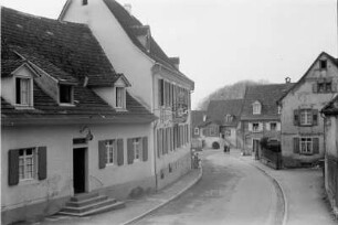 Altstadt : Straße in einer Stadt.