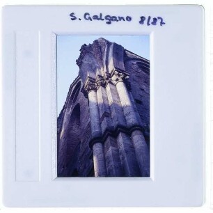 Chiusdino, Abtei S. Galgano : Kämperzone Chor, Ecke südlicher Querhausarm
