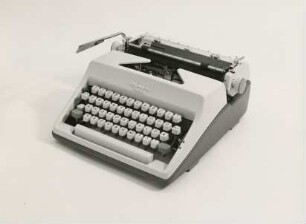 Schreibmaschine "Monica" der Olympia-Werke