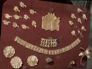Athen. Archäologisches Nationalmuseum. Mykenische Goldfunde aus Kuppelgrab von Kapaklí bei Volos, 13. Jh. v. Chr. P75