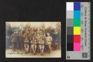 Feldpostkarte mit einer Soldatengruppe