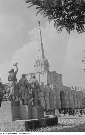 Blick auf den sowjetischen Pavillon der Leipziger Herbstmesse 1954