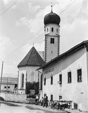 Pfarrkirche und Gasthof Thaneller