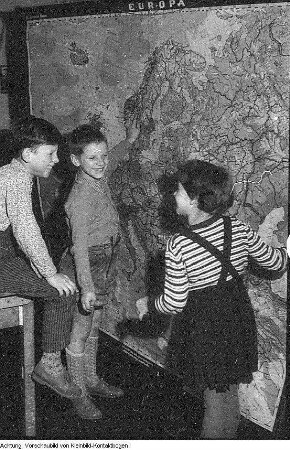 Schule, u.a. Dresden, 11. POS Alexander Zawadzki, Annenstrasse, Neubau - 1. Oberschule (ab 1967: 1. POS Dr. Kurt Fischer) - Lichtenau, Schuljubiläum, Festumzug - Entenzucht - Unterricht: Mathematik, Geographie - etc., August 1962 - Mai 1963