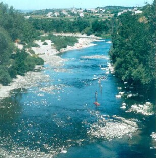 Ardéche-Tal bei Chauzon. Angler im flachen Wasser