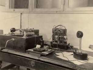 Eröffnung der Dammerstocksiedlung. Telefon- und Telegraphenstation