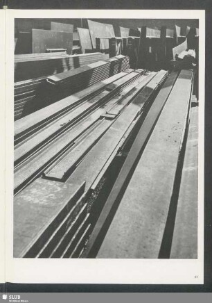 Materiallager einer Werft