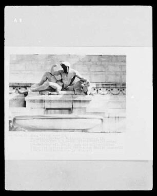 Monumento a Vittorio Emanuele II & Altare della Patria & Nationaldenkmal & Altar des Vaterlandes — Liegefigur