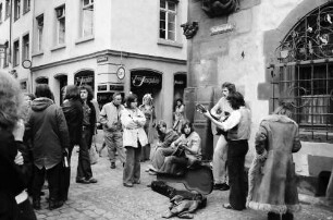 Freiburg: Straßenmusikanten vor dem Rathaus