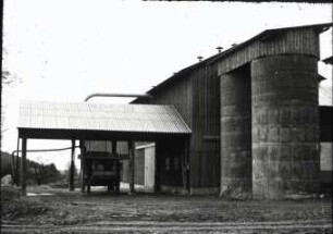 Dreschhalle und Gärfutterhochsilos
