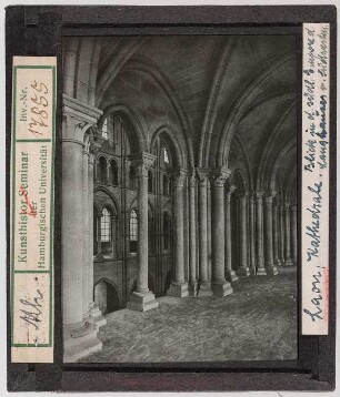 Laon: Kathedrale, Inneres, Blick in die südliche Empore des Langhauses von Südwesten