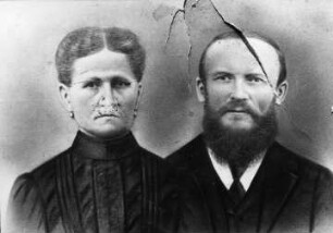 Wilsdruff-Helbigsdorf. Leutholdmühle, Otto Maximilian Leuthold mit Frau Marie, geb. Klunger, Bild lag jahrelang auf dem Boden der Mühle, heute im Besitz von Erich Leuthold, Helbigsdorf