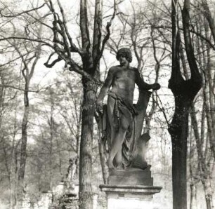 Altdöbern. Schloß Altdöbern. Schloßpark. Bacchus. Sandstein (um 1750/55). Knöffler, Gottfried (1715/1779)