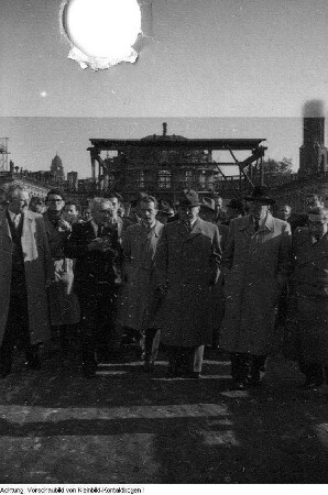 Dresden. Wjatscheslaw Michailowitsch Molotow, Außenminister der UdSSR während seines Besuches in Dresden, Oktober 1954 & Dresden. Besuch Modrows in Dresden, Oktober 1954